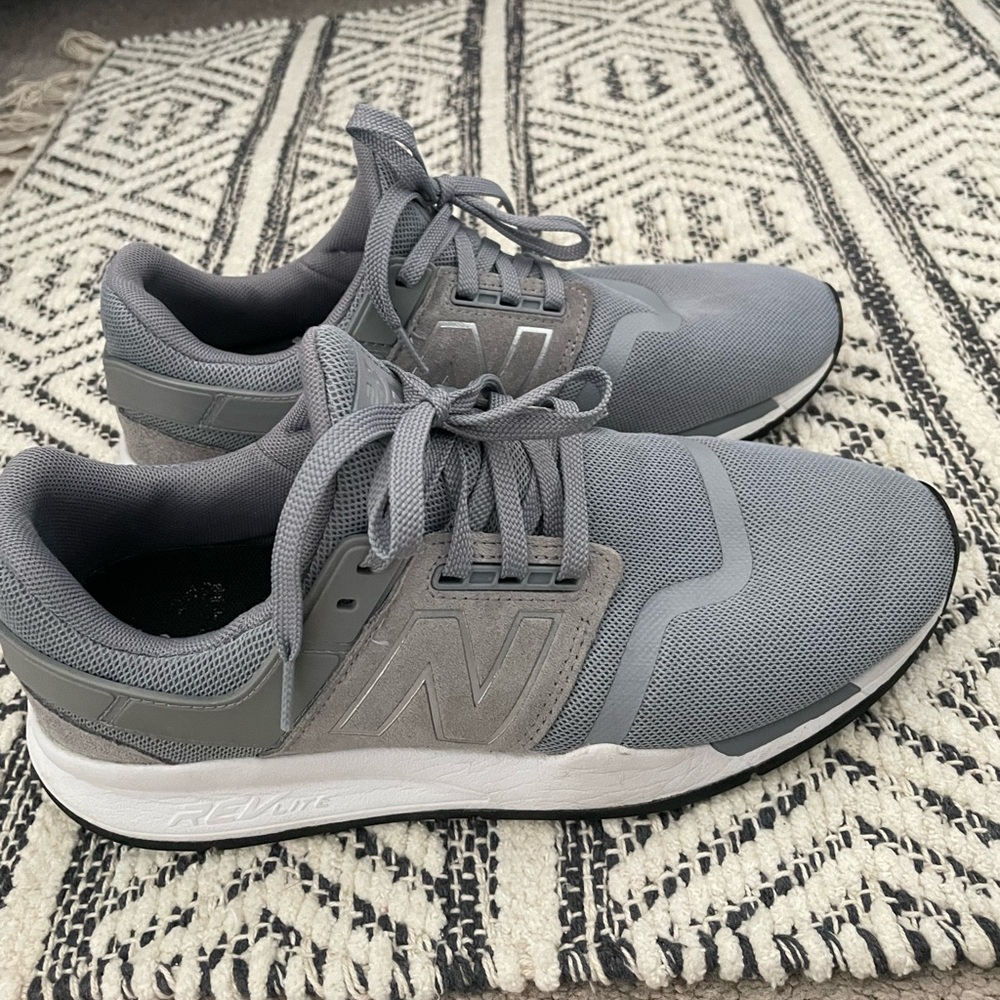 New Balance Men's Sneakers in Gray and White